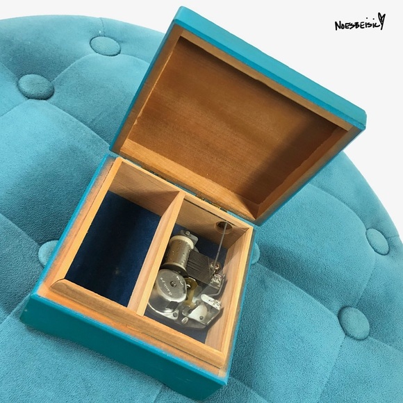 🚫SOLD•E✝️SY🚫 Vintage Norman Rockwell Music Box - Picture 4 of 8